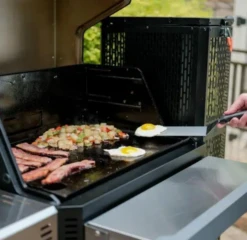 Masterbuilt Gravity Series™ 800 Digital Charcoal Griddle + Grill + Smoker 13 Masterbuilt Gravity Series™ 800 Digital Charcoal Griddle + Grill + Smoker -Kamado Joe Winkel image 969